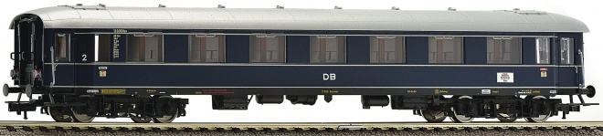 F-Train passenger car 2nd class with working tail lights<br /><a href='images/pictures/Fleischmann/226959.jpg' target='_blank'>Full size image</a>